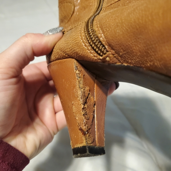 Aerosoles Leather Boot. 7.5. Light Brown. - Picture 6 of 6